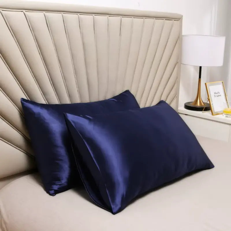 Seidener Kissenbezug für Hautpflege, luxuriös glatt, hypoallergen, in verschiedenen Farben und Größen für gesunden Schlaf.