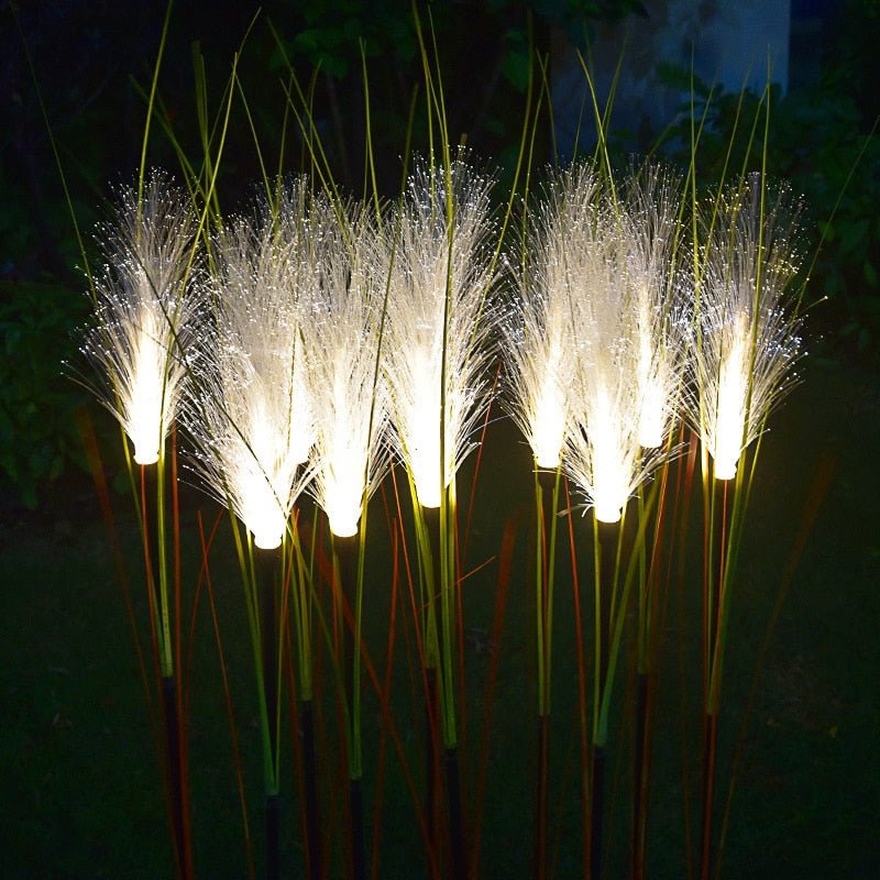 Solarbetriebene Gartenlichter für draußen, wetterfest, elegante LED-Optik für stimmungsvolle Gartenatmosphäre.