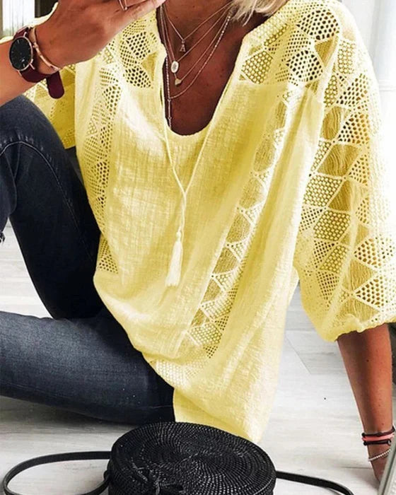 "Sommerbluse für Damen mit Schlitzkragen, atmungsaktiv, moderne Passform, ideal für stilvolle Sommeroutfits."