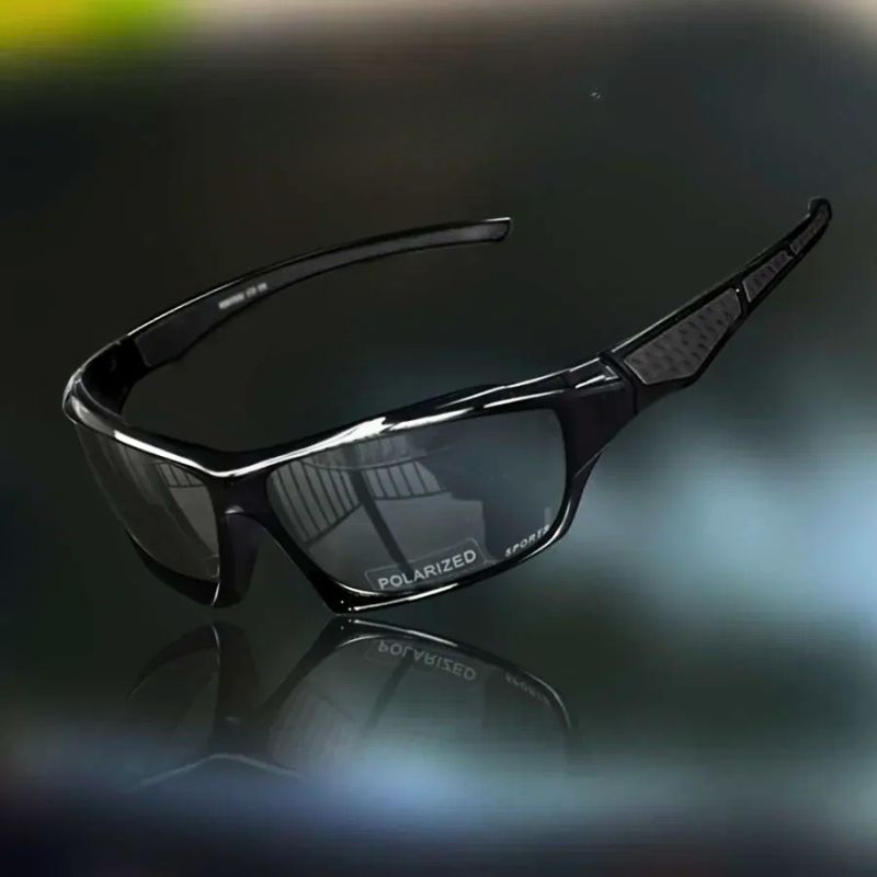 "Stilvolle Sonnenbrille für Herren mit maximalem UV-Schutz und zeitlosem Design in klassischem Schwarz."