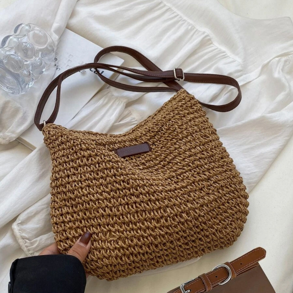 "Stilvolle geflochtene Umhängetasche für Damen in Beige, geräumig mit modernem Webdesign und eleganter Textur."