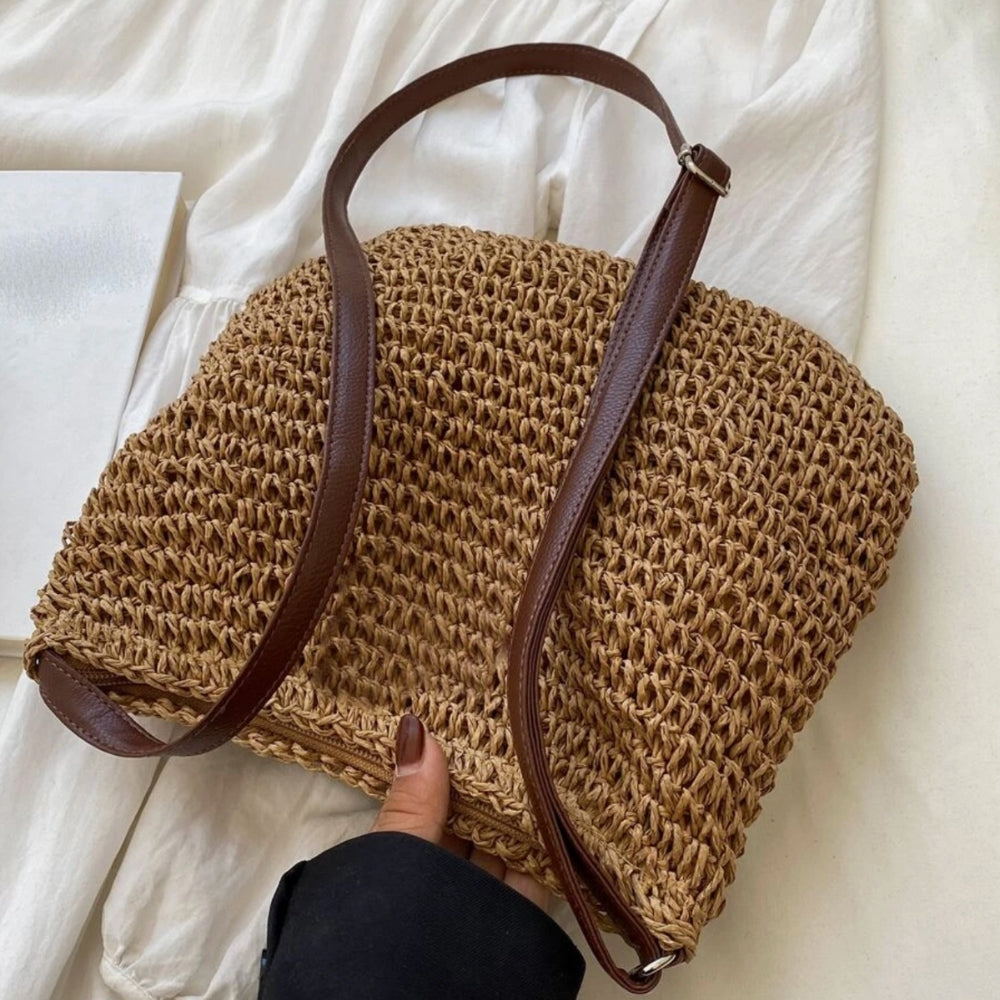 "Stilvolle geflochtene Umhängetasche für Damen in Beige, geräumig mit modernem Webdesign und eleganter Textur."