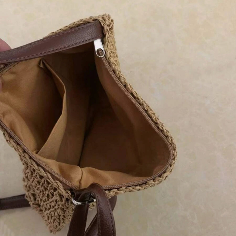 "Stilvolle geflochtene Umhängetasche für Damen in Beige, geräumig mit modernem Webdesign und eleganter Textur."