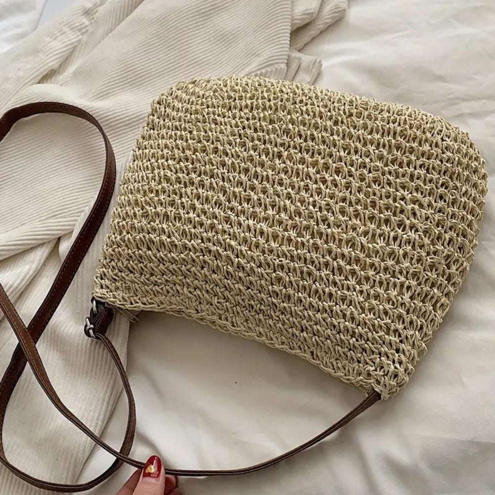 "Stilvolle geflochtene Umhängetasche für Damen in Beige, geräumig mit modernem Webdesign und eleganter Textur."