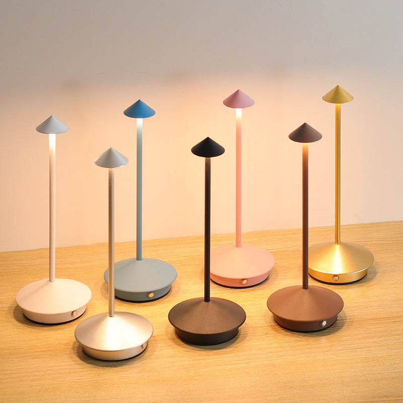 "Stilvolle kabellose LED Tischlampe, elegant schlankes Design, dimmbares Touch-Licht, ideal für jede Raumdekoration."