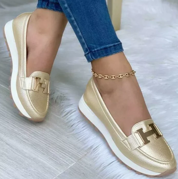 "Stilvolle orthopädische Damenschuhe in Blau, bieten Komfort und Fußunterstützung mit modernem Design und atmungsaktiven Mate