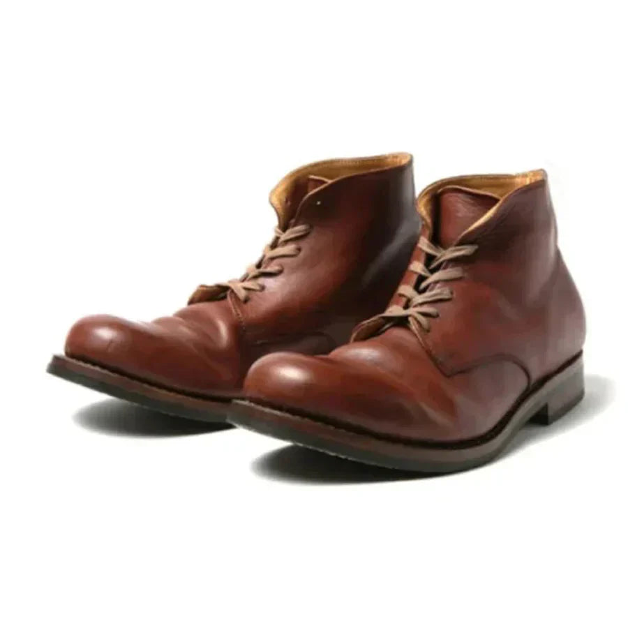 Stilvolle, robuste Herrenstiefel mit Reißverschluss und strapazierfähiger Sohle, ideal für vielseitige Gelegenheiten.