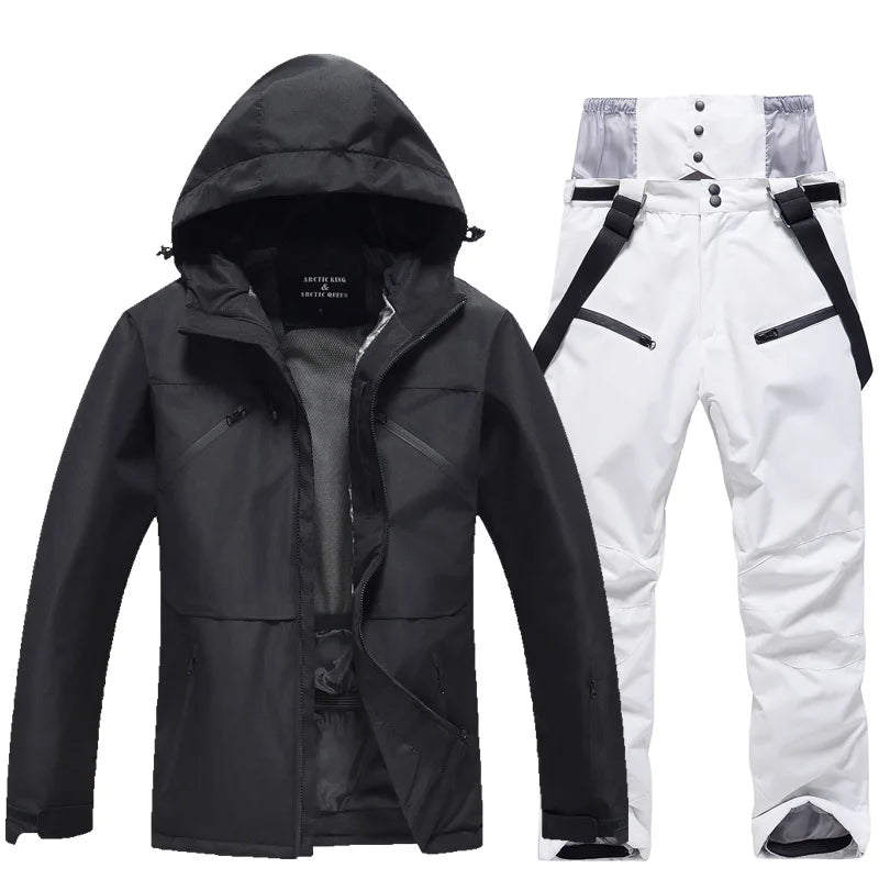 Unisex Skianzug mit Kapuzenjacke und Skihose, in leuchtenden Farben, windfest und ideal für Winterabenteuer.