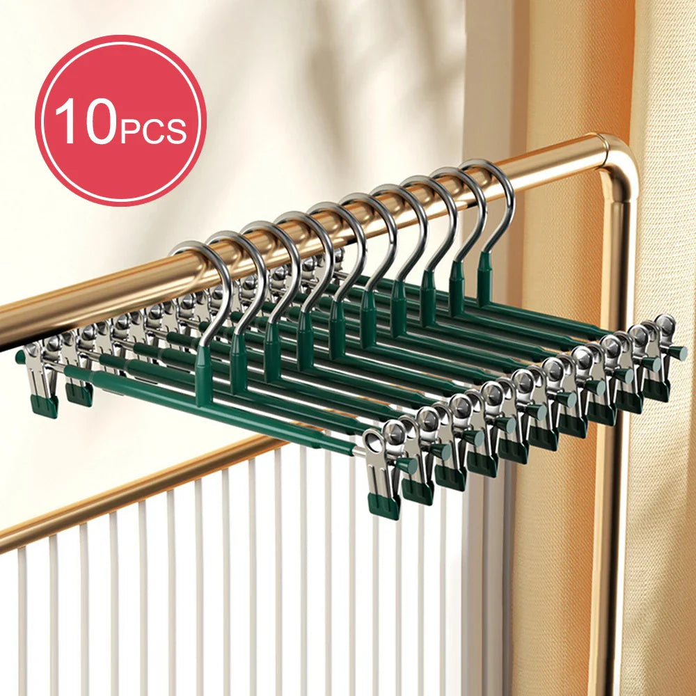 Verstellbarer Edelstahl-Kleiderbügel mit rutschfesten Gummiclips, schlankes Design, ideal für Röcke und Hosen.