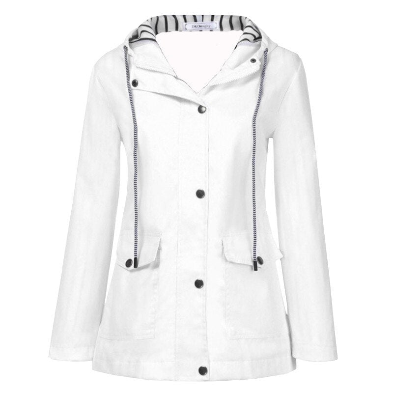 Vielseitige 3-in-1 wasserdichte Damen Outdoor-Wanderjacke, robust und stylisch, ideal für alle Wetterbedingungen.