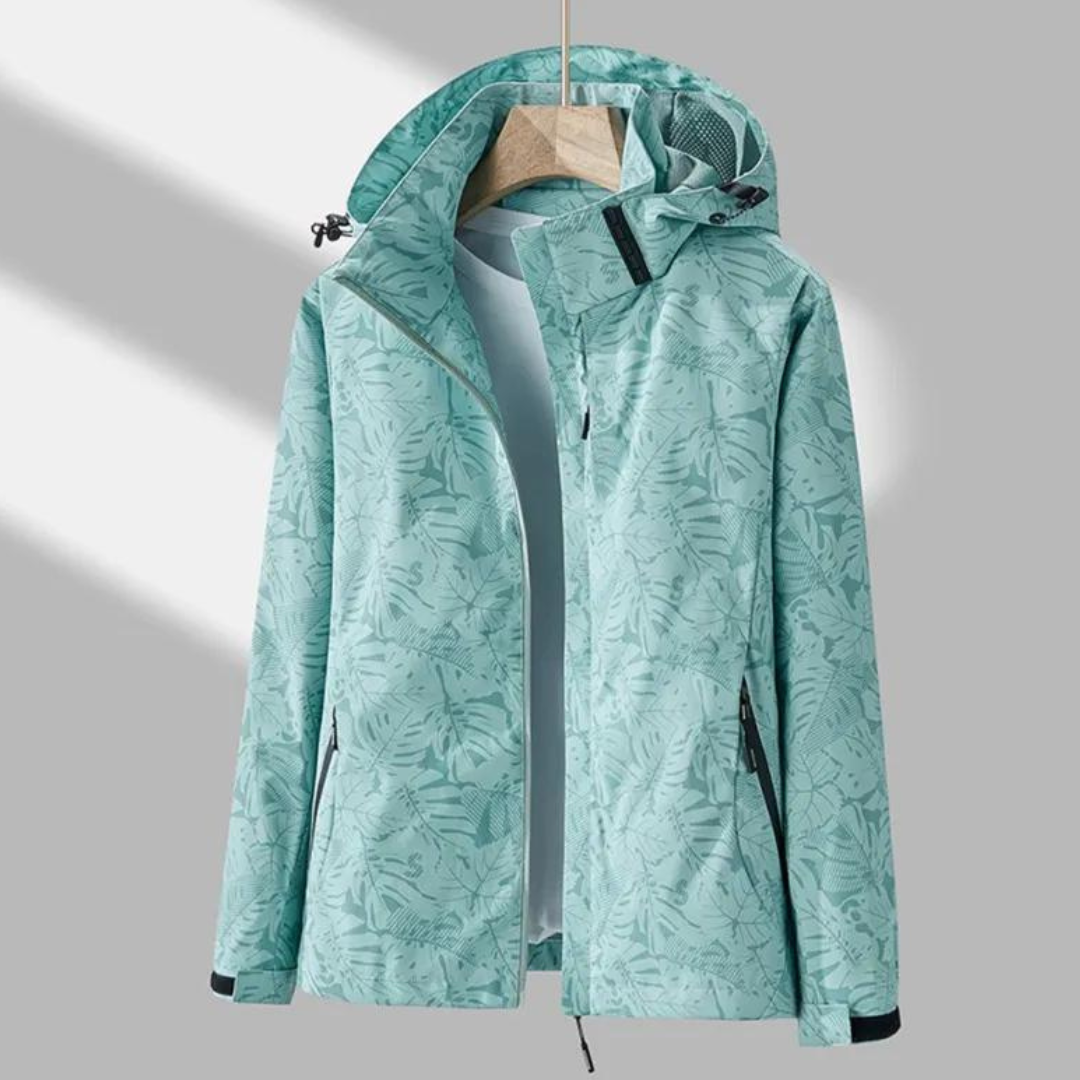 "Vorderansicht stilvolle Damenwindjacke, vielseitig, komfortabel, ideal für wechselndes Wetter, integrierbar in Alltagsgarder