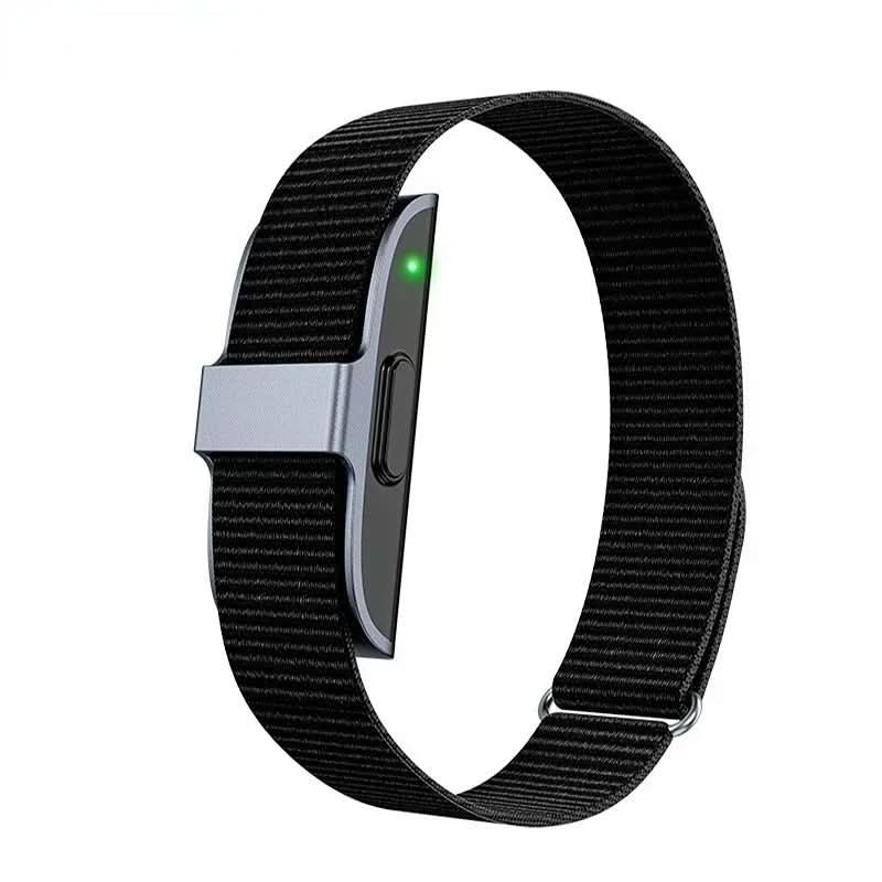HealthTrack aktivitetsmåler som viser ulike helsemålinger