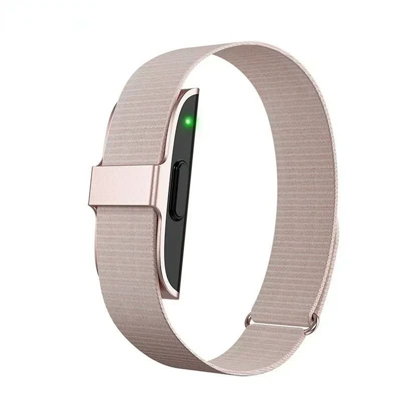 "Wasserdichter Fitness Tracker mit Herzfrequenz- und O2-Messung, stilvolles Design, in Schwarz oder Silber"