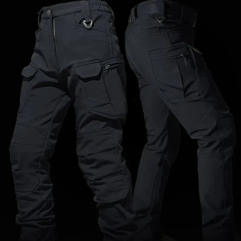 "Wasserdichter Thermoanzug für Outdoor, Kälteschutz, funktionale Taschen, ergonomisches Design in Dunkelblau"