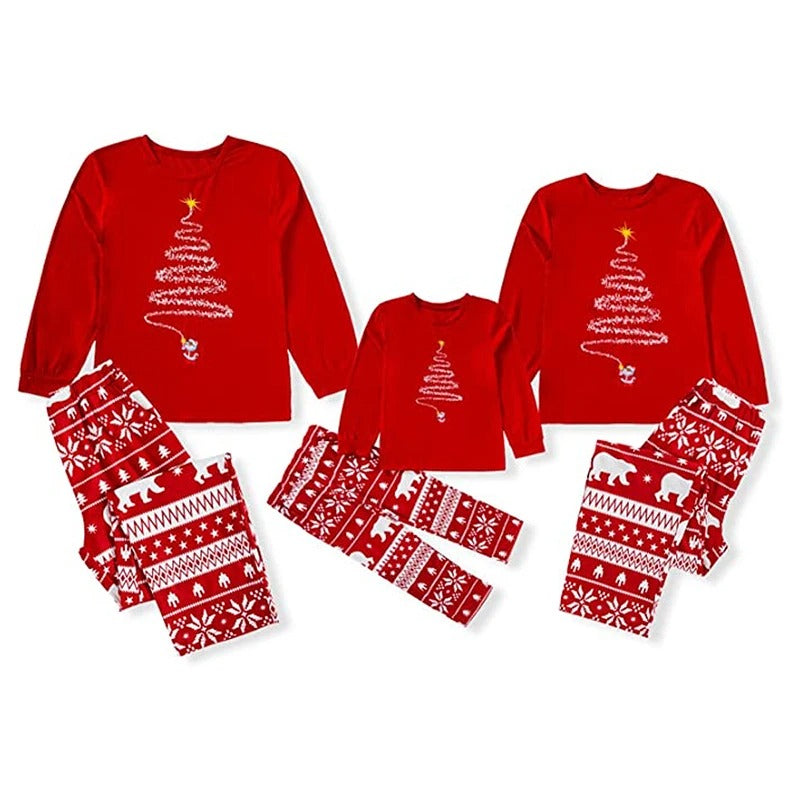 "Weihnachts-Pyjama-Set: Familie in festlichem Pyjama, harmonische Designs in Rot und Weiß, warmes Material, gemütlich."