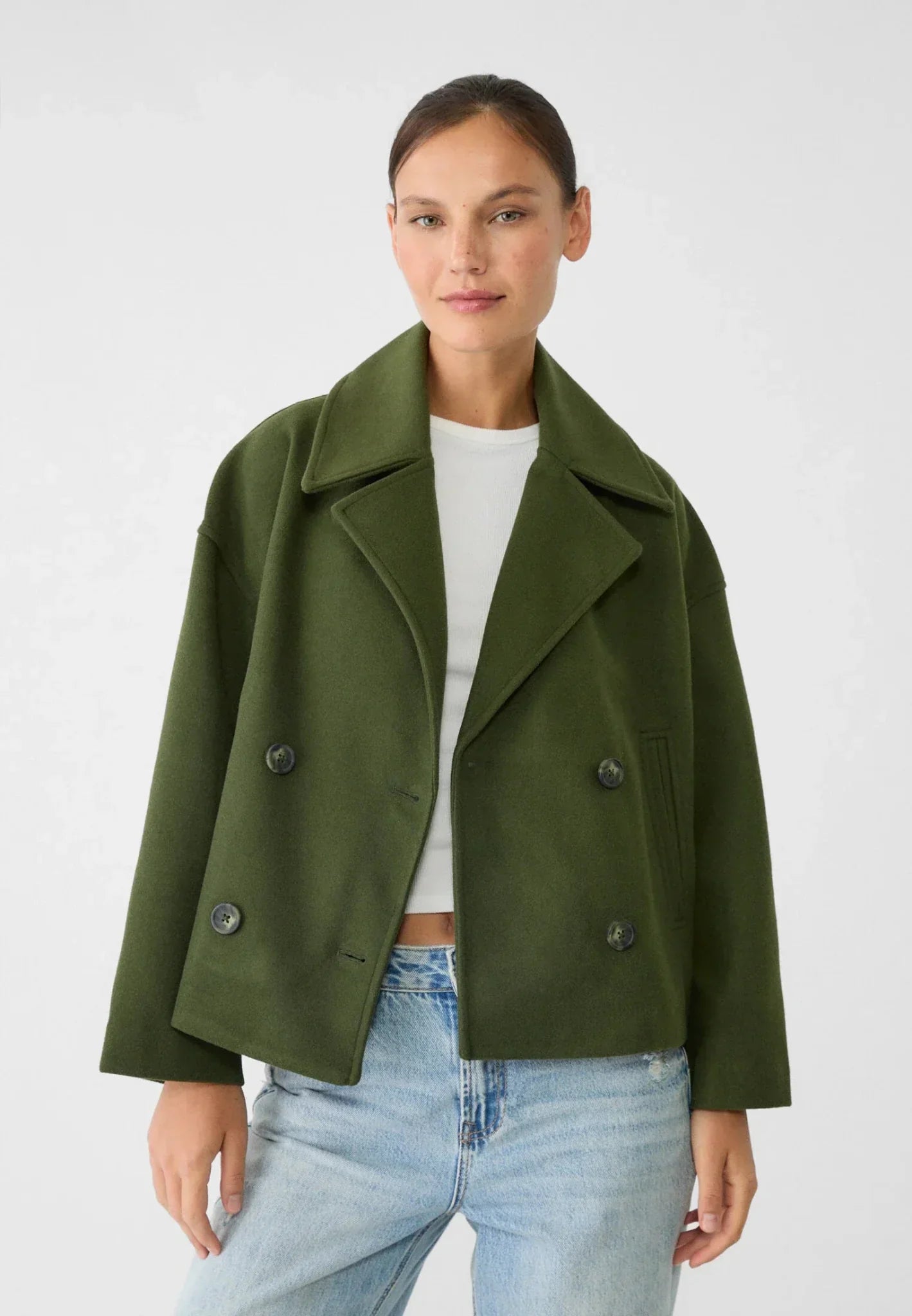 Zweireihige Damen Kurzjacke, elegant und modern, mit Umlegekragen und Langarm, ideal für Alltag und Freizeit.