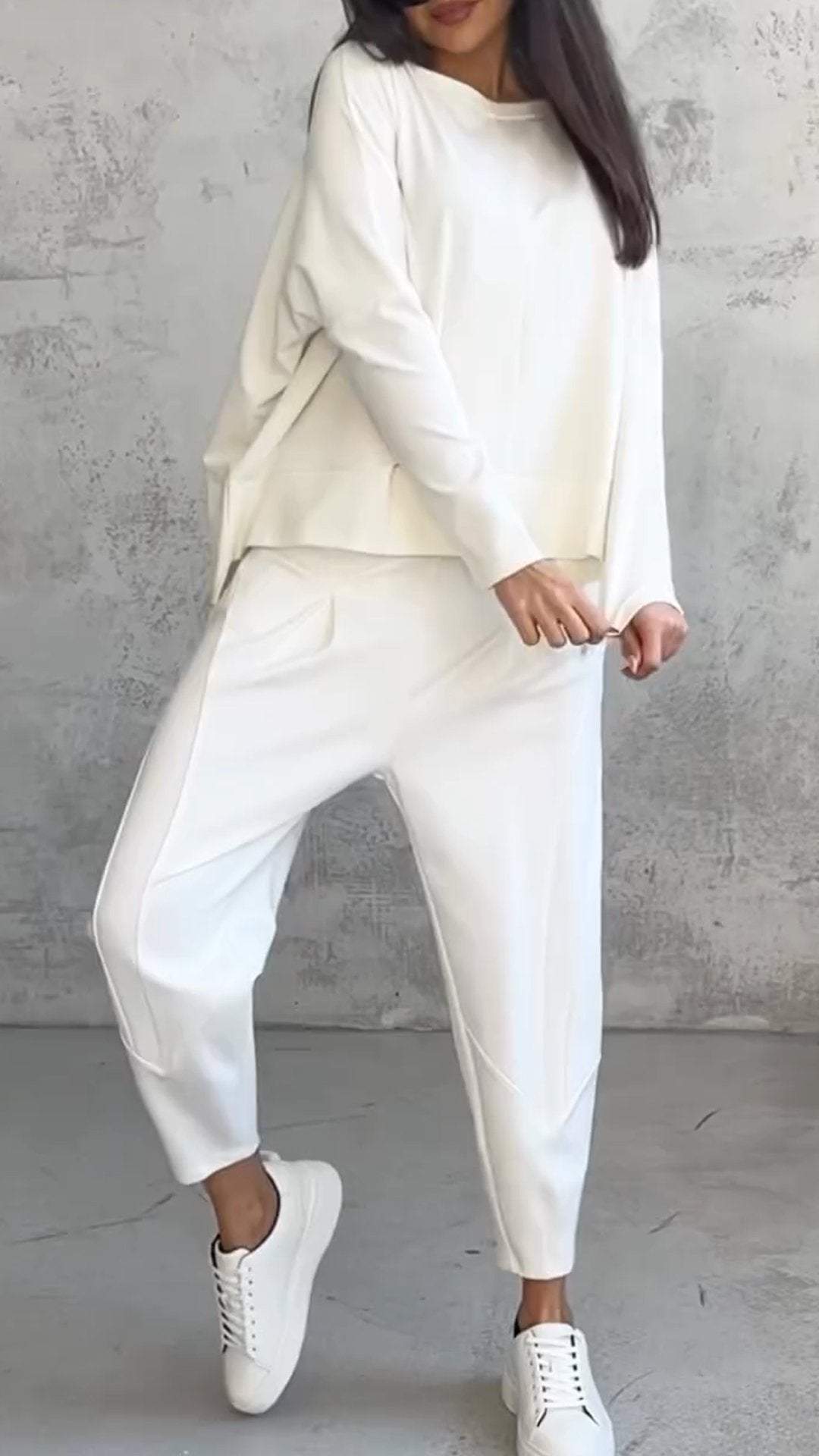 Modell iført todelt fritidsdress