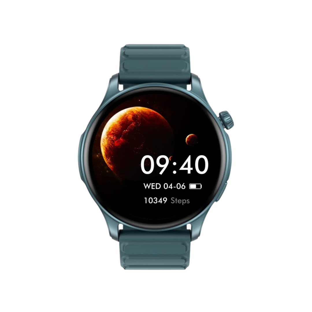 Person som demonstrerer Bluetooth-samtaler på en elegant AMOLED smartklokke, med mikrofon og høyttaler.