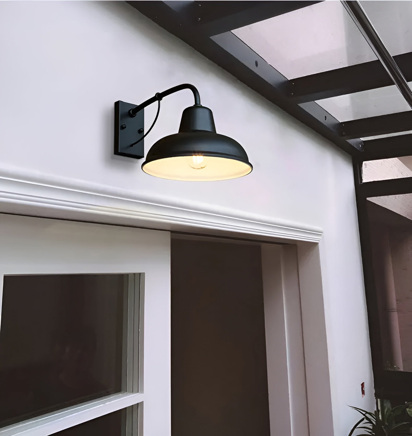 Innendørs rustikk vegglampe, vintage design. Skaper varm stemning i stue, gang eller kjøkken. Hjemmeinnredning.