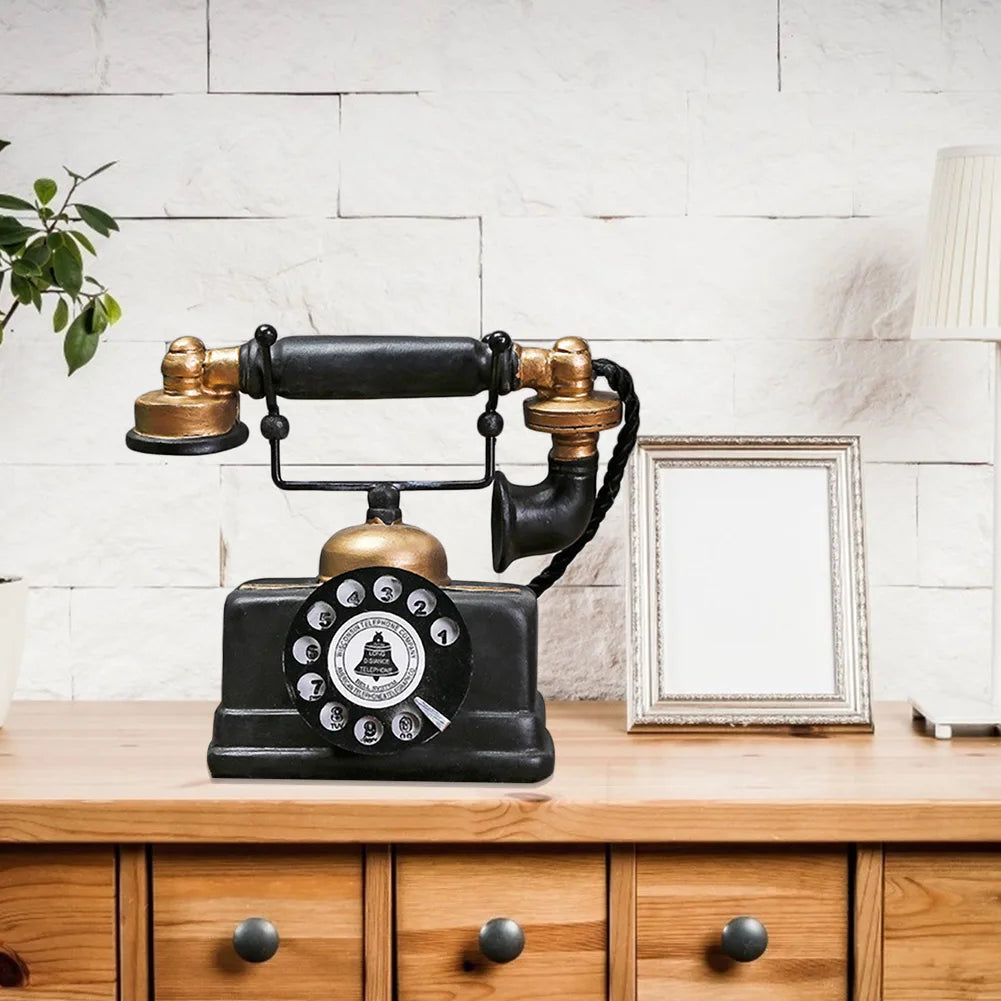 Elegant dekorasjonstelefon med nostalgisk design, perfekt interiørdetalj for retro-inspirerte rom.