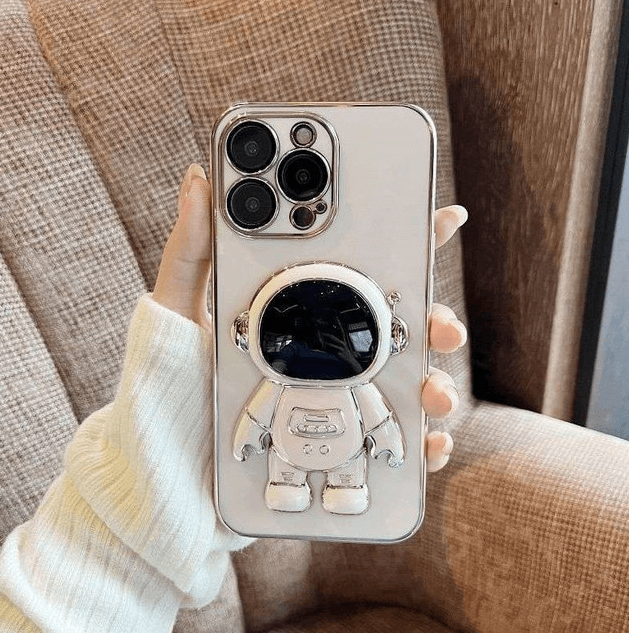 Detaljert bilde av astronaut mobilveske med stativfunksjon, passer perfekt til iPhone-modeller.