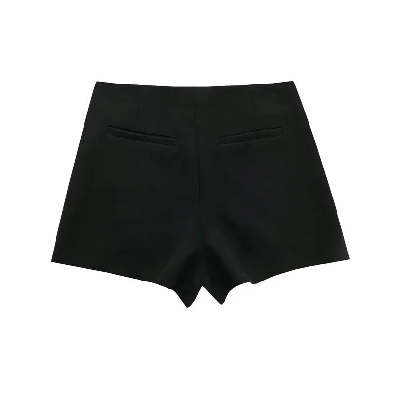 Asymmetrisk kort skjørt for kvinner. Trendy høy midje og elegant stil for sommer og vår.
