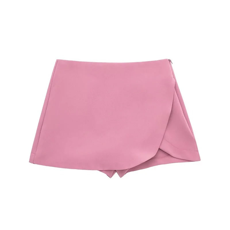 Elegant asymmetrisk skjørt for kvinner. Trendy kort design med høy midje, perfekt for motebevisste.