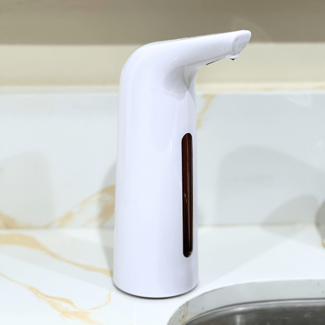 Vanntett automatisk såpedispenser for enkel håndhygiene, ideell for et rent hjem.