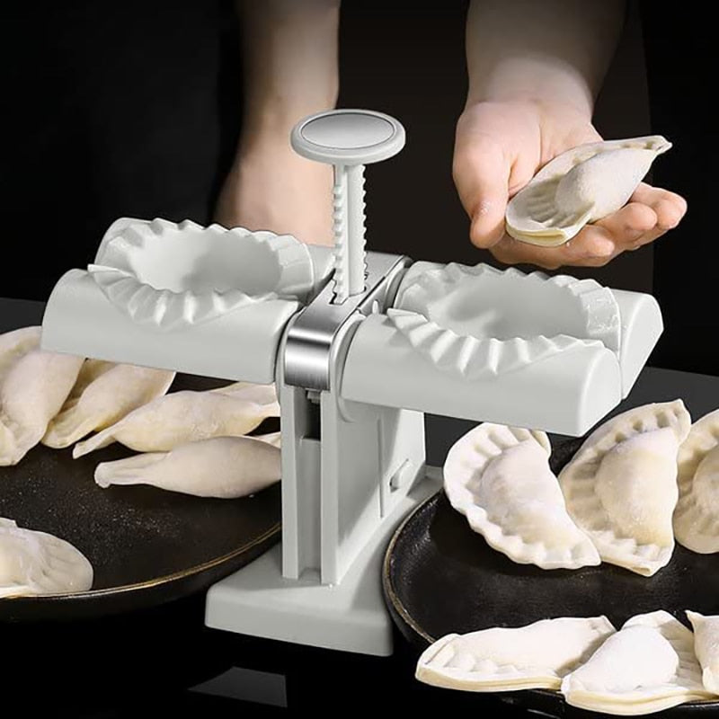 Familiemoro med automatisk dumplingformer. Lag deilige, hjemmelagde dumplings sammen. Praktisk kjøkkenredskap.