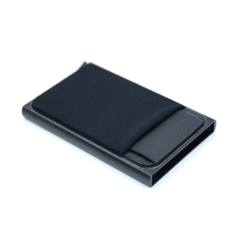 Sikker RFID kortholder i metall for menn med pop-up funksjon beskytter kort mot skimming.