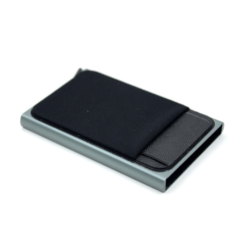 Elegant pop-up RFID kortholder i metall for menn, perfekt gave til den moderne mannen.