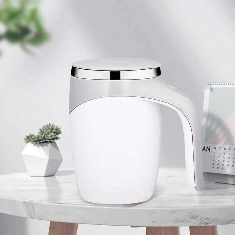 Bærbar automatisk reisekopp, ideell for kaffe, te eller smoothies på kontoret.