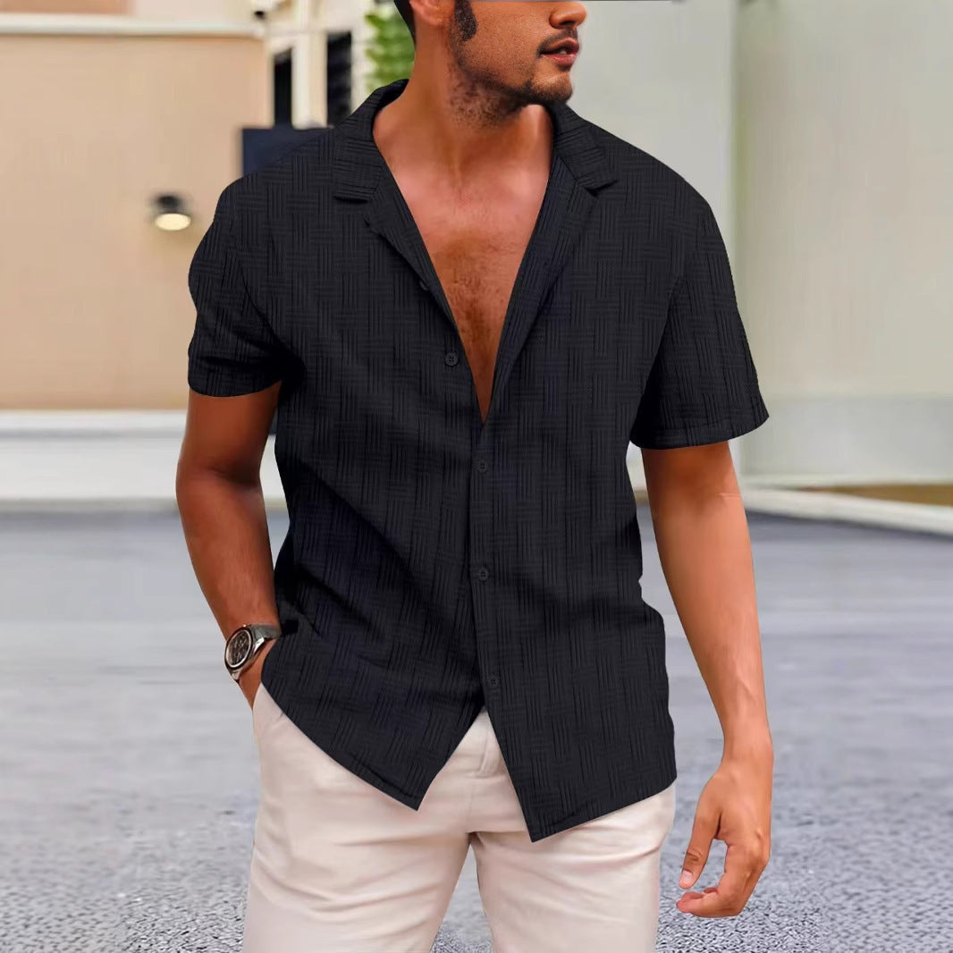 Stilig kortermet herreskjorte med knapper, ideell for casual sommergarderobe. Lett og pustende for menn.