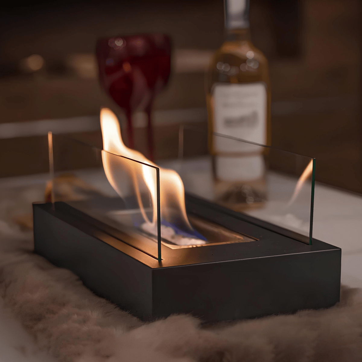 Bærbar bordpeis med bioetanolflamme for koselig atmosfære inne og ute. Elegant design.