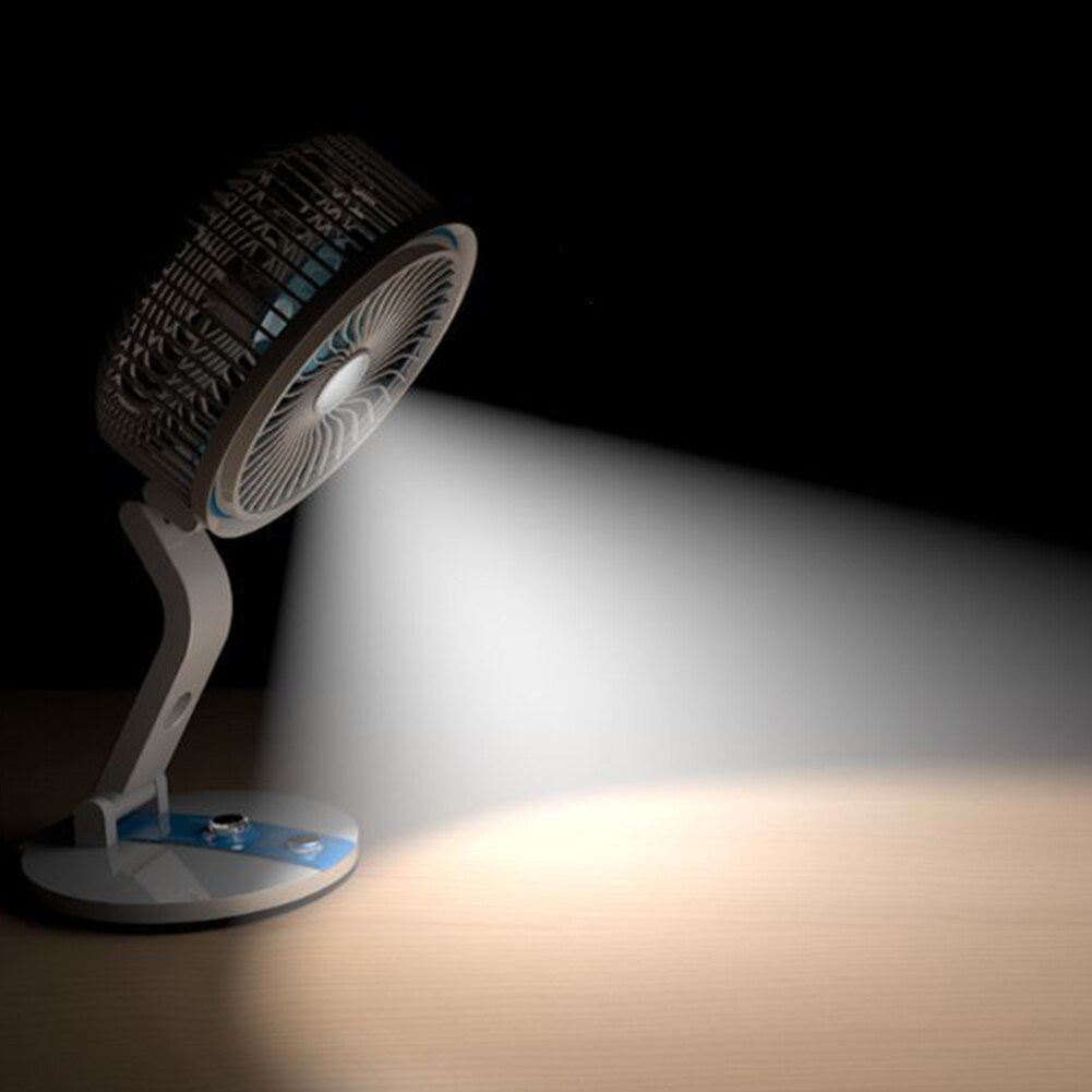 Fleksibel FlexiFan-lampe med justerbar vifte og LED-lys. Gir optimal komfort og kjøling i alle rom.