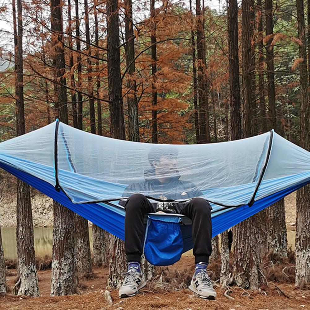 Komfortabel hengekøyeseng med integrert myggnett. Ideell for friluftsliv, camping og trygg avslapning.