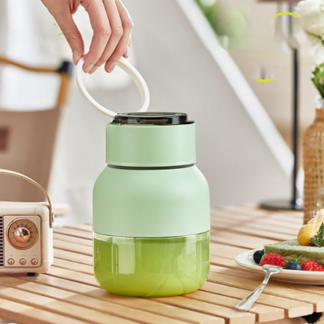 Kompakt USB-lading bærbar blender. Ideell for reise, jobb, og trening. Lag fersk juice og smoothies overalt.