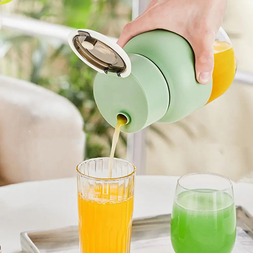 Grønn bærbar blender og juicer. Lag næringsrike grønne smoothies eller ferskpresset juice raskt og enkelt.