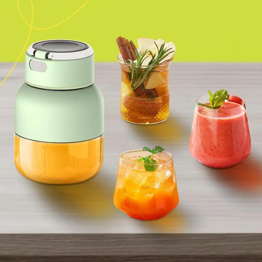 Rosa bærbar smoothie maker. Perfekt for sunne frukt-smoothies, proteinshakes og juice på farten.