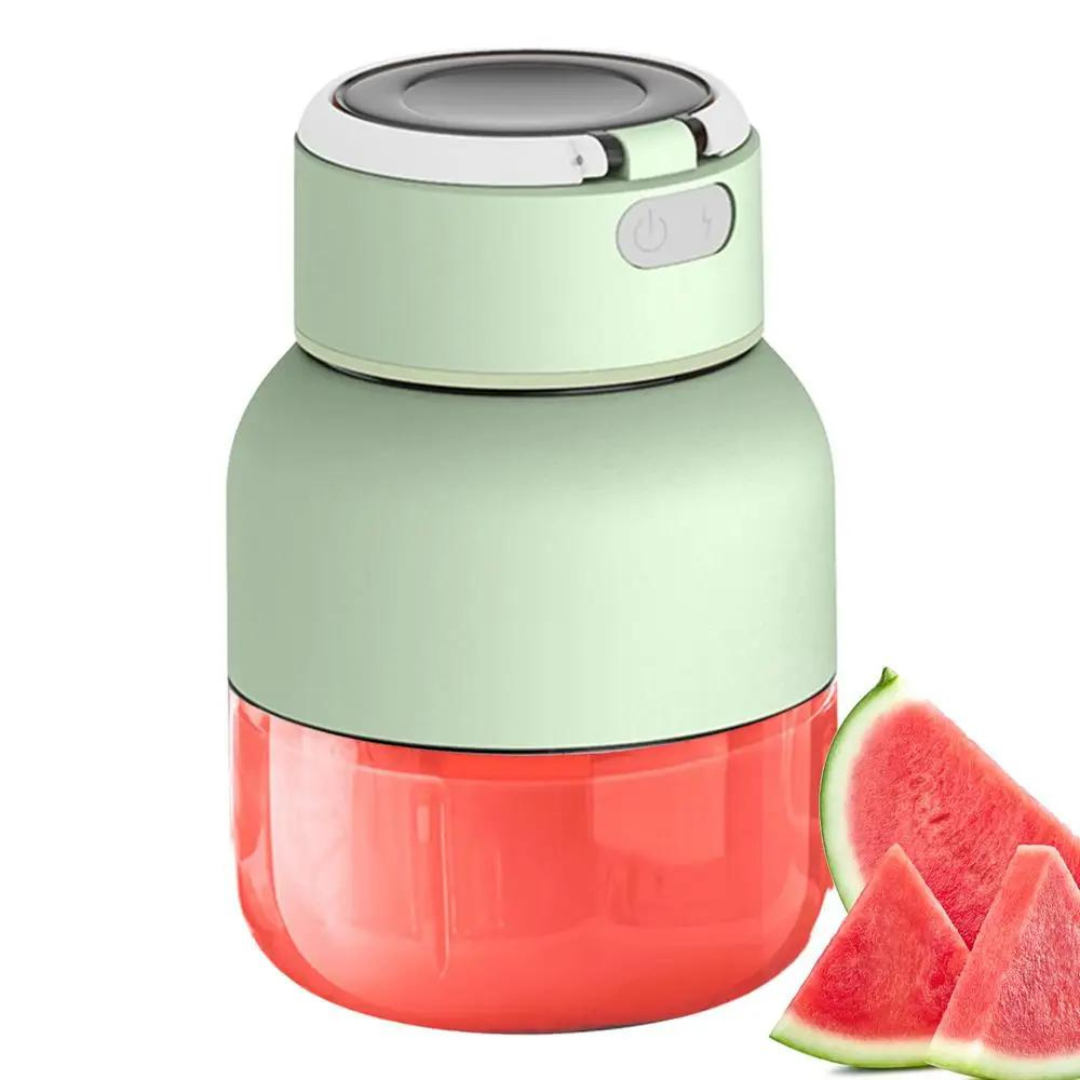 Bærbar USB blender for smoothie og juice. Effektiv smoothie maker som er lett å ta med. Sunn drikke.