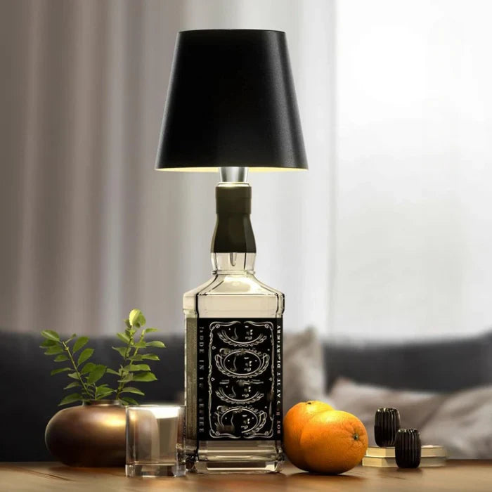 Elegant bærbar LED-lampe for utendørs bruk; trådløs med lang batteritid for terrassen.