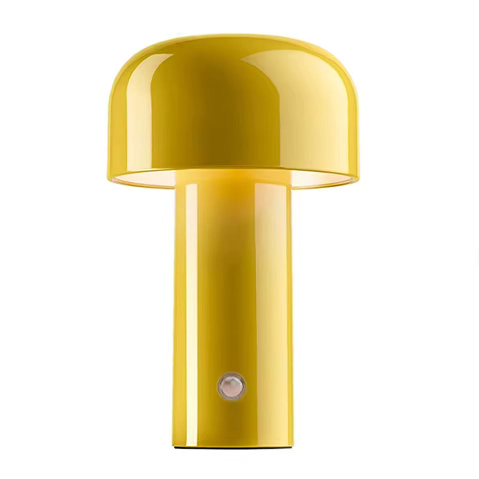 Mykt, varmt lys fra bærbar LED-lampe med enkel touchkontroll. Perfekt for kveldslesing.
