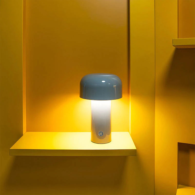 Stilren touchlampe med fleksibelt, dimbart lys. Perfekt interiørbelysning for soverommet.