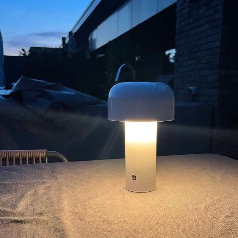 Dimbar berøringslampe med LED-teknologi for nattbord og koselig interiørlys.