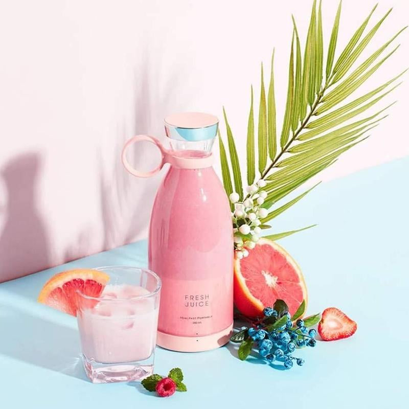Bærbar blender i rosa. Lag sunne smoothies, shakes og juice hvor som helst. Ideell for fitness og reise.