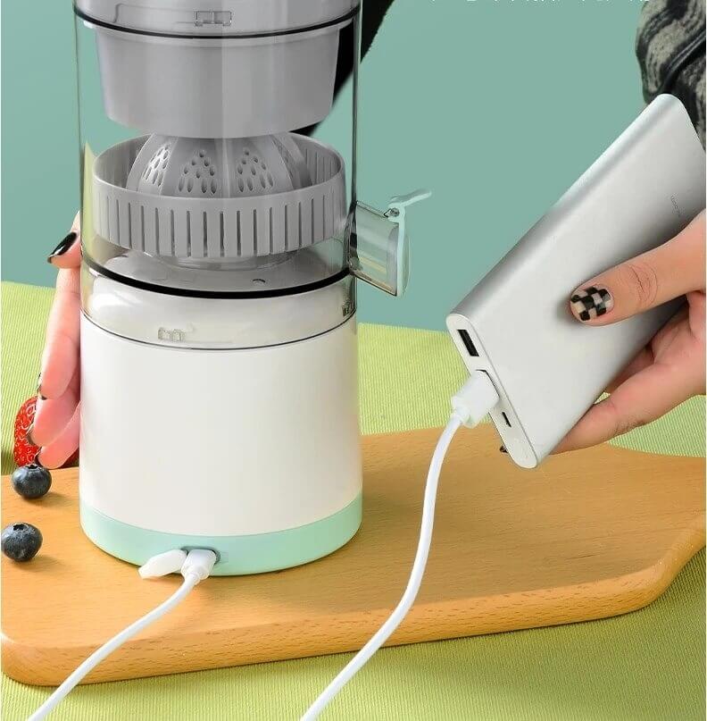 Praktisk oppladbar USB-juicer for ferske juicer, smoothies og shakes. Perfekt for jobb, reise eller trening.