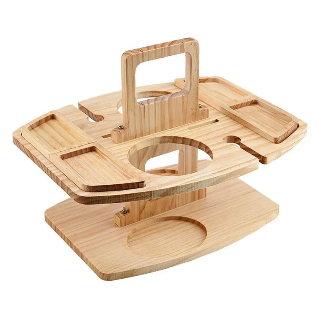 Bærbart sammenleggbart vinbord i tre med avtakbar vinglassholder; ideelt for piknik og utendørsbruk.