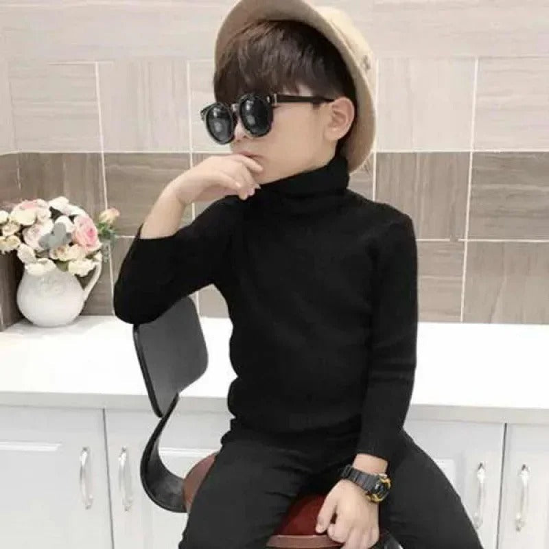 Klassisk design: Barne strikkegenser med turtleneck i ull.