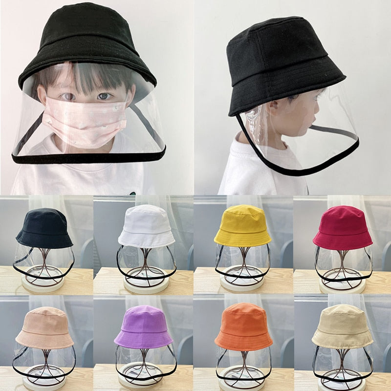 Solhatt for aktive barn med UV-filter og gjennomsiktig ansiktsskjold. Perfekt for utendørs aktiviteter.