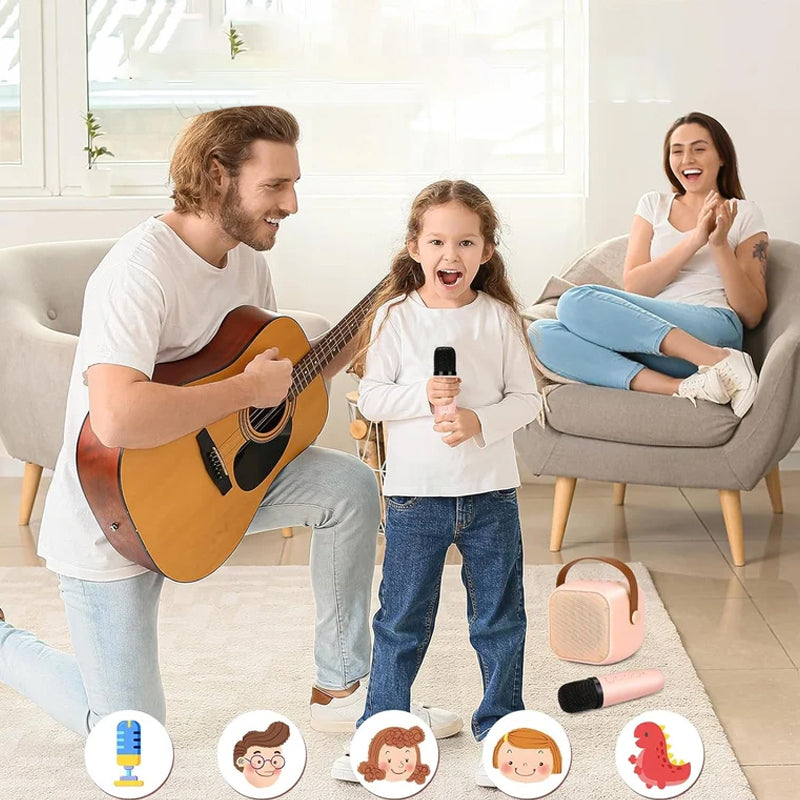 Barnas underholdningssystem: mini karaokemaskin med trådløse mikrofoner.